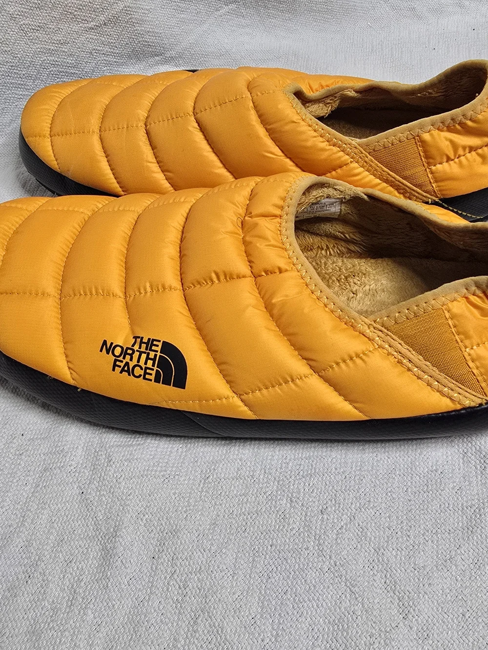 The North Face Men's Lined Insulated Quilted Slip-On Slippers Yellow/Black